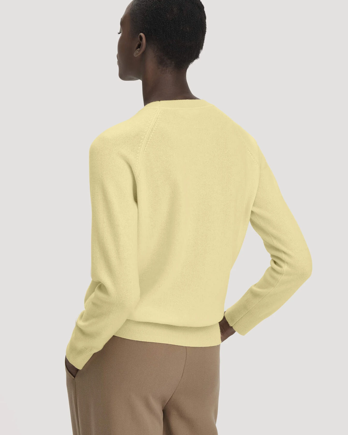 hessnatur Damen Pullover Relaxed BETTER RECYCLING aus Cashmere mit Recycling-Anteil - gelb - Größe L – Ansicht 3