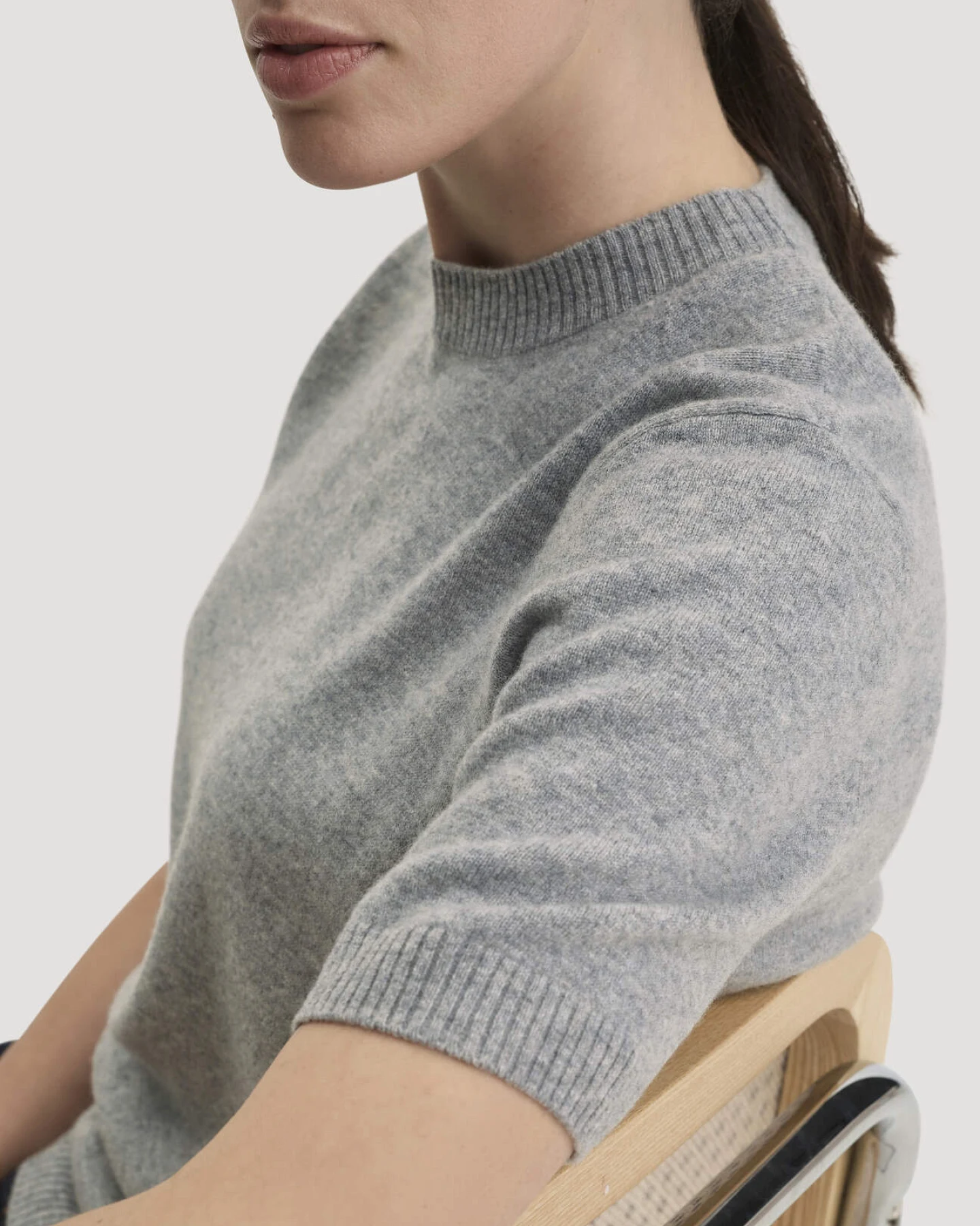 hessnatur Damen Pullover Relaxed aus Bio-Schurwolle mit Cashmere - grau - Größe L – Ansicht 4