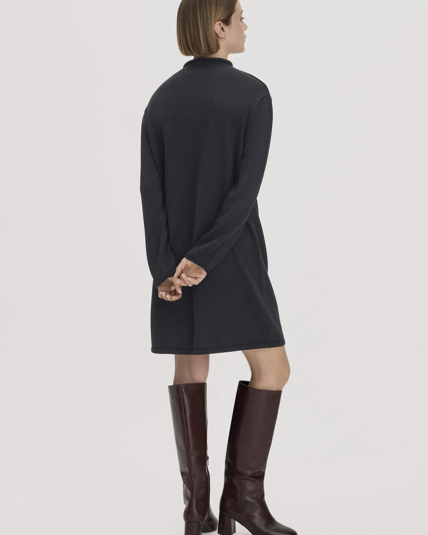 hessnatur Damen Strickkleid Relaxed aus TENCEL™ Lyocell mit Bio-Baumwolle - schwarz - Größe L – Ansicht 2
