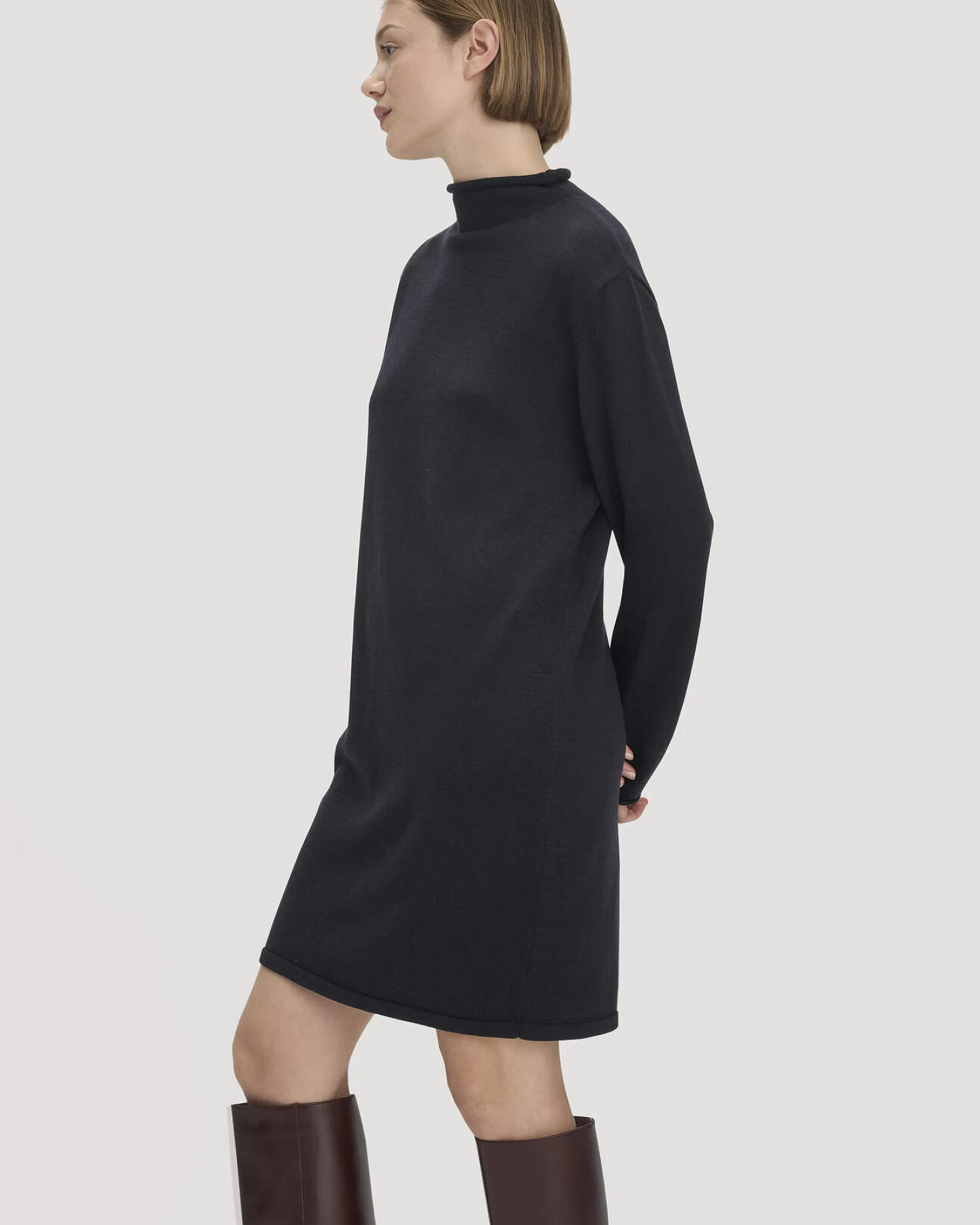 hessnatur Damen Strickkleid Relaxed aus TENCEL™ Lyocell mit Bio-Baumwolle - schwarz - Größe XS – Ansicht 4
