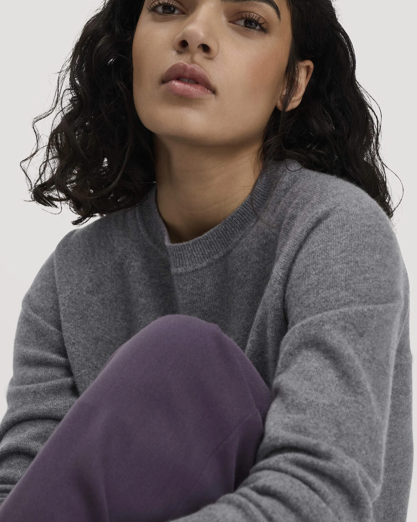 hessnatur Damen Pullover Relaxed BETTER RECYCLING aus Cashmere mit Recycling-Anteil - grau - Größe XXL – Ansicht 4