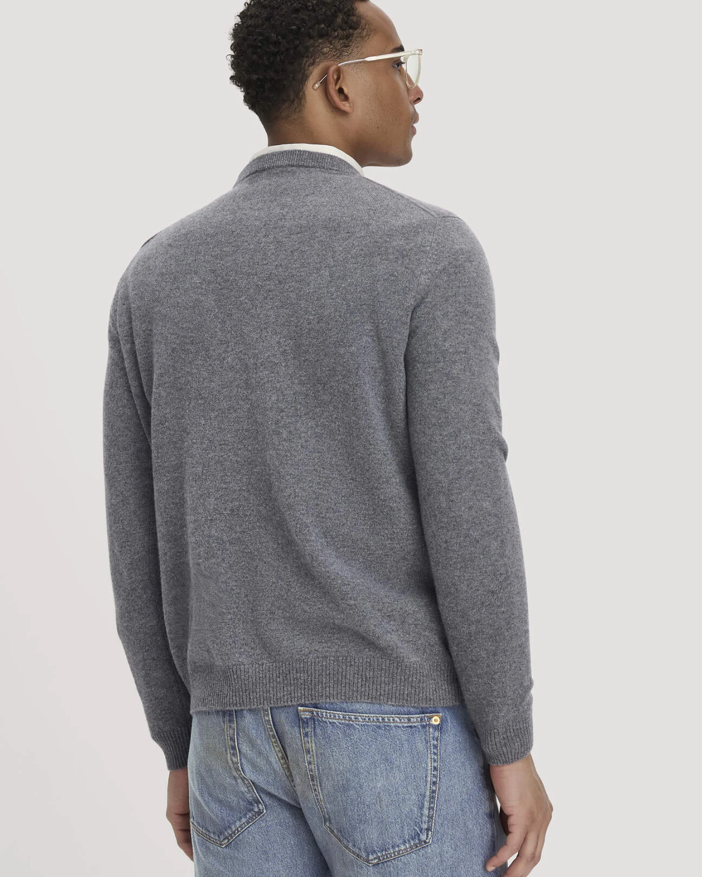 hessnatur Herren Strickpullover Regular BETTER RECYCLING mit recyceltem Cashmere - grau - Größe XL – Ansicht 3
