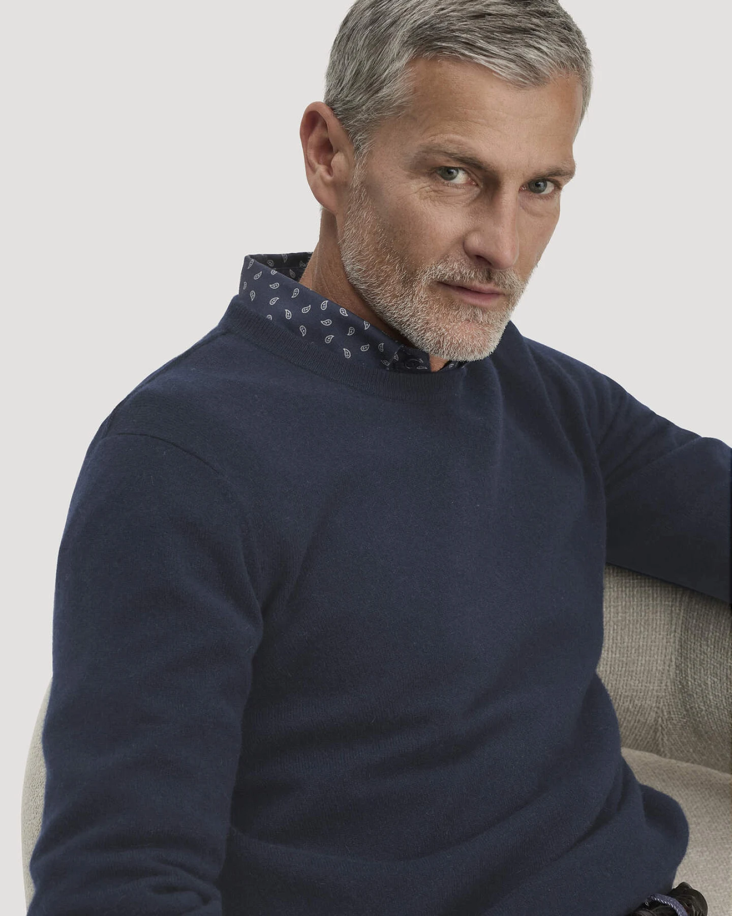 hessnatur Herren Strickpullover Regular aus Cashmere mit Recyclinganteil - blau - Größe S – Ansicht 4