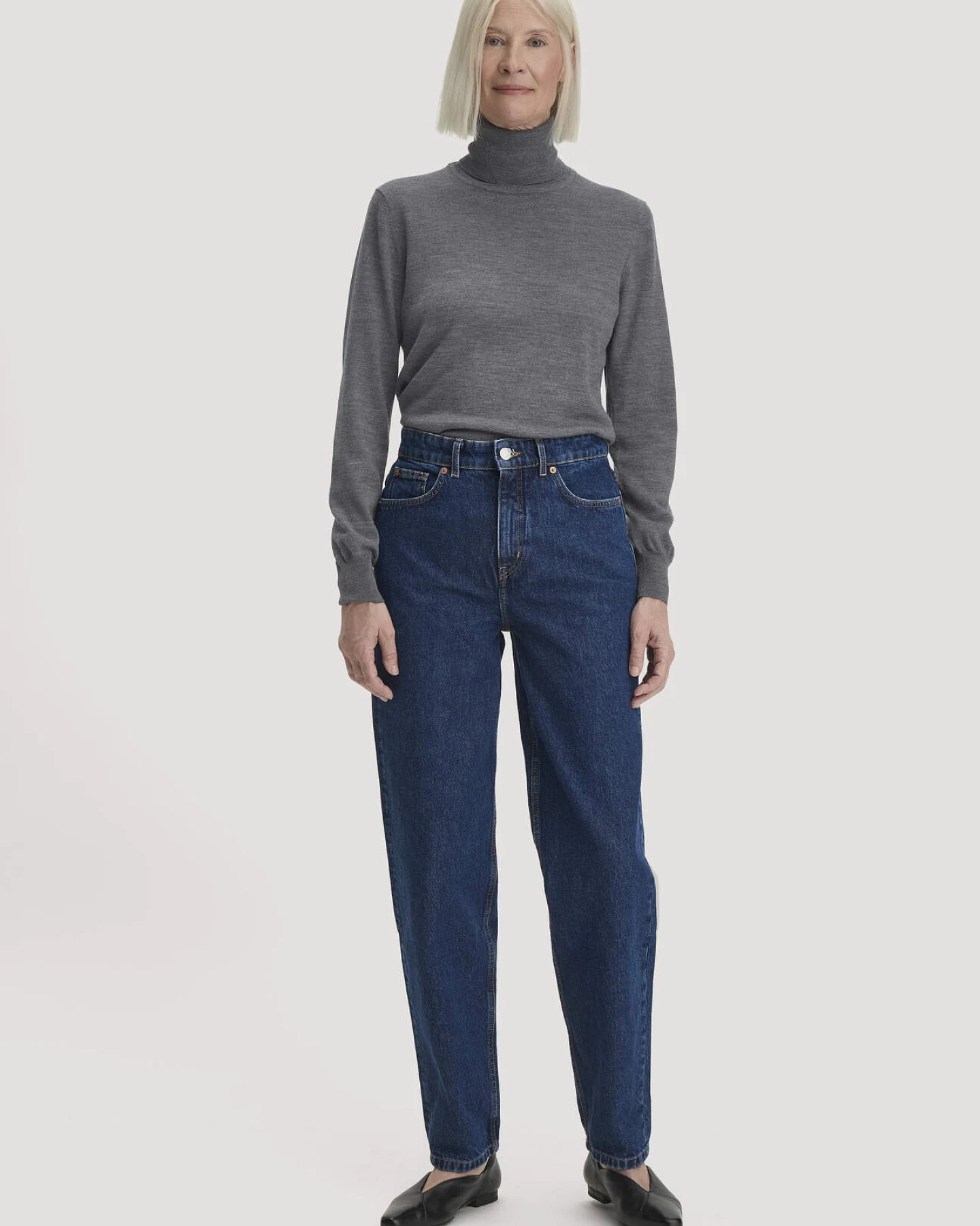 hessnatur Damen Rollkragenpullover Relaxed aus Bio-Merinowolle - grau - Größe L – Ansicht 2