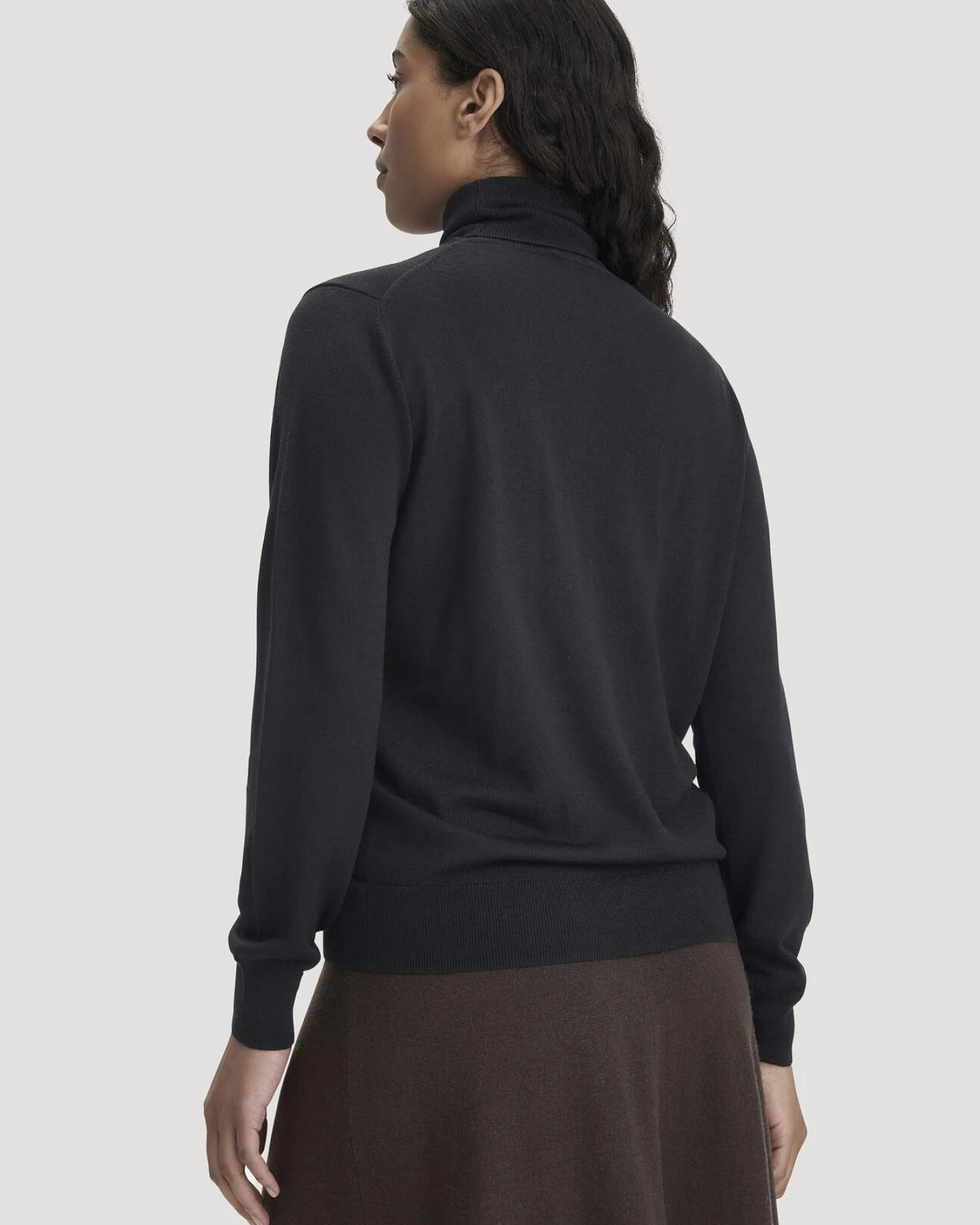 hessnatur Damen Rollkragenpullover Relaxed aus Bio-Merinowolle - schwarz - Größe XL – Ansicht 3