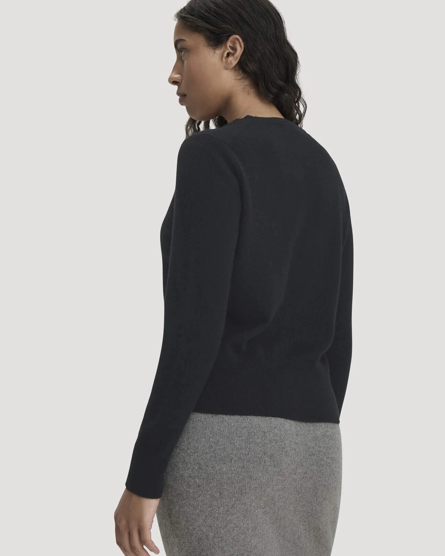 hessnatur Damen Strick Jacke Regular BETTER RECYCLING aus Cashmere - schwarz - Größe L – Ansicht 3
