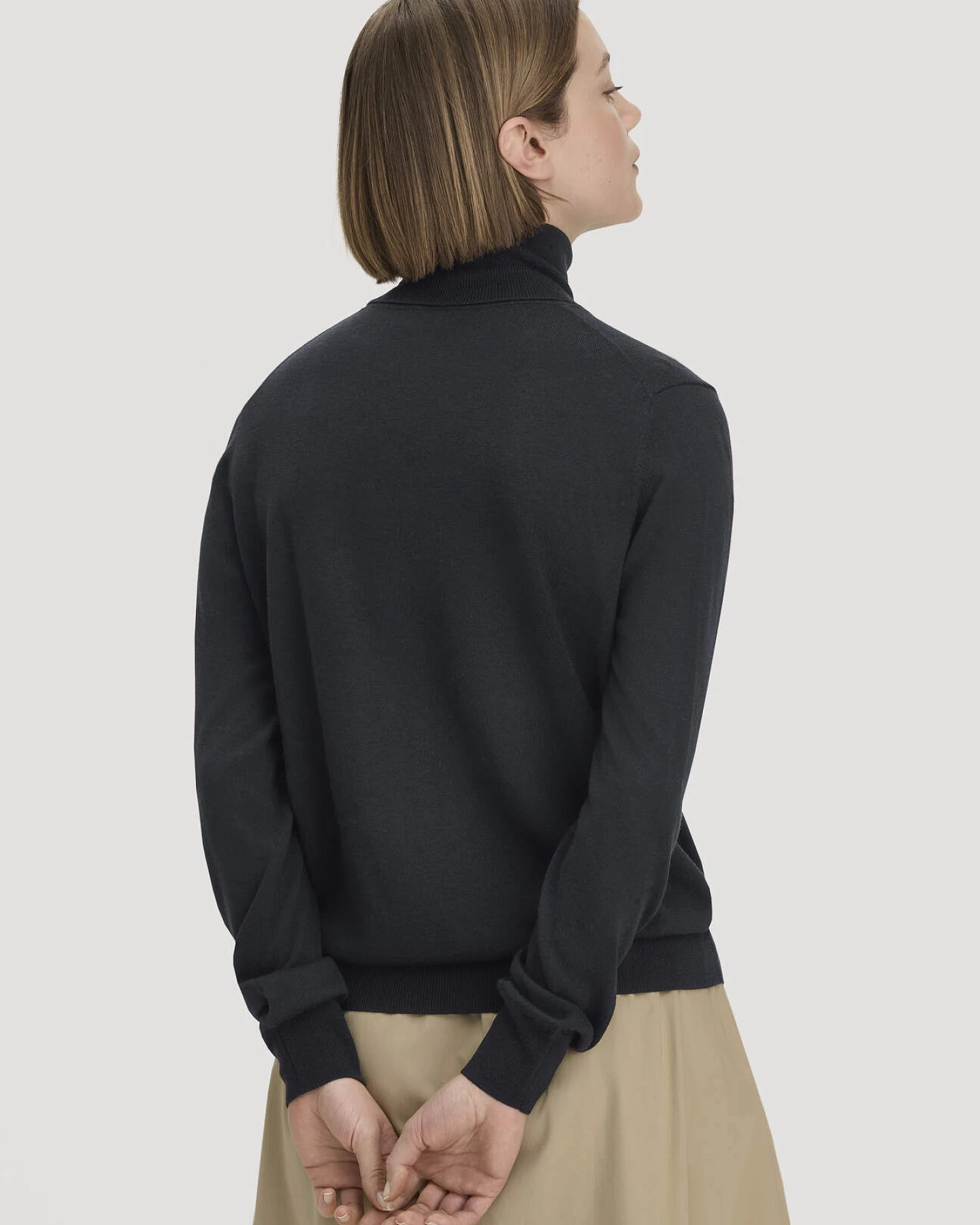 hessnatur Damen Rollkragenpullover Relaxed aus Bio-Merinowolle - blau - Größe XL – Ansicht 3