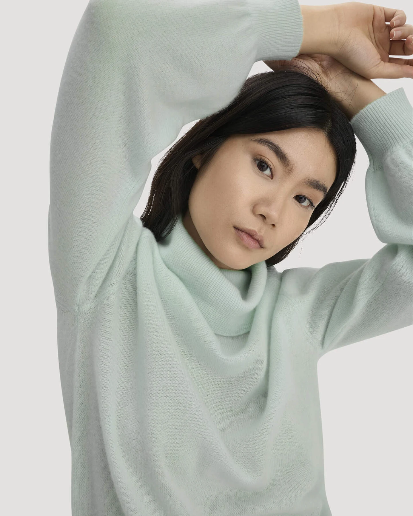 hessnatur Damen Strick-Pullover Relaxed BETTER RECYCLING aus Kaschmir - grün - Größe M – Ansicht 4