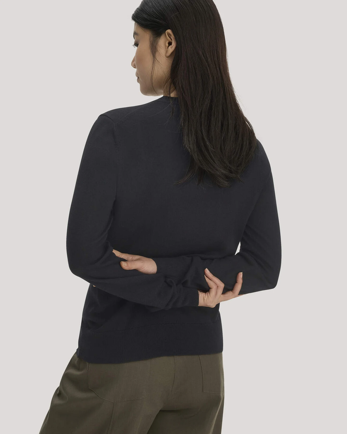hessnatur Damen Pullover Regular aus Bio-Merinowolle - schwarz - Größe L – Ansicht 3