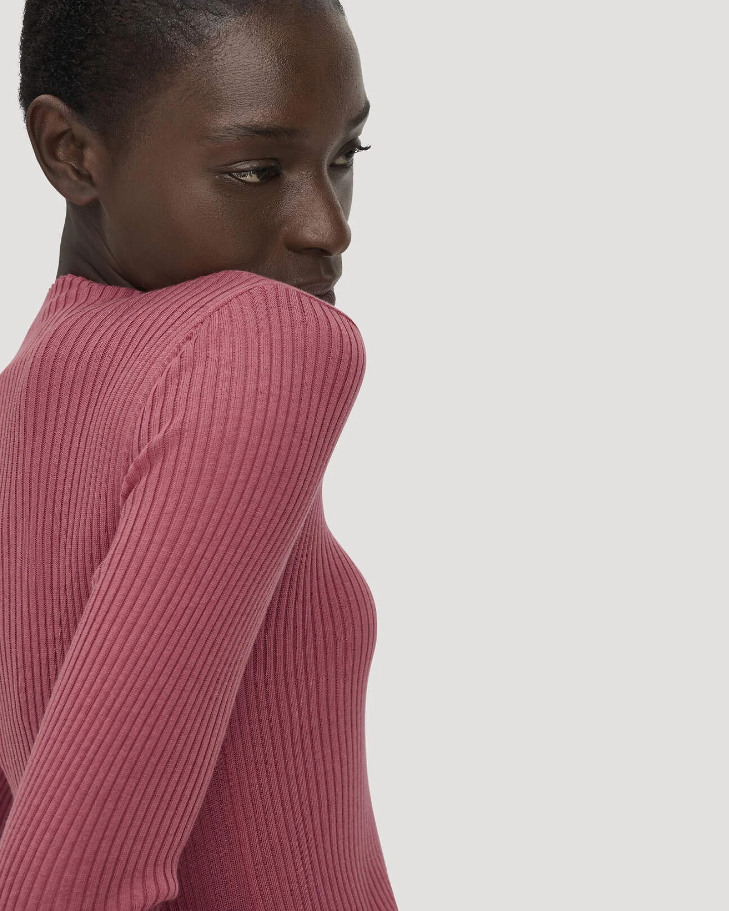 hessnatur Damen Strick Pullover Fitted aus TENCEL™ Lyocell mit Bio-Baumwolle - rot - Größe S – Ansicht 4