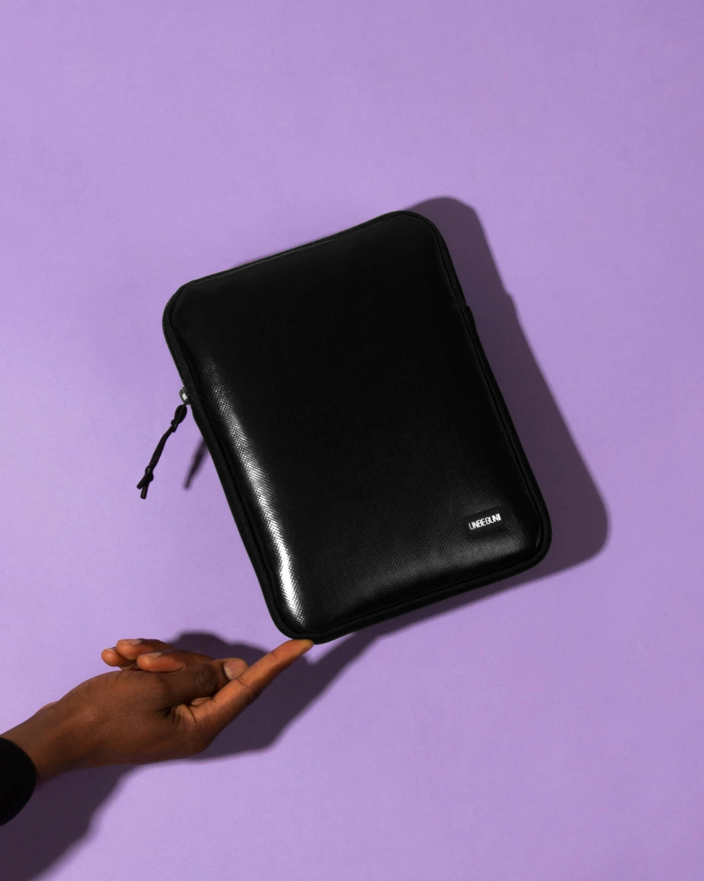UNBEGUN Herren vegan Tablet-Hülle Ipad Schwarz – Ansicht 2
