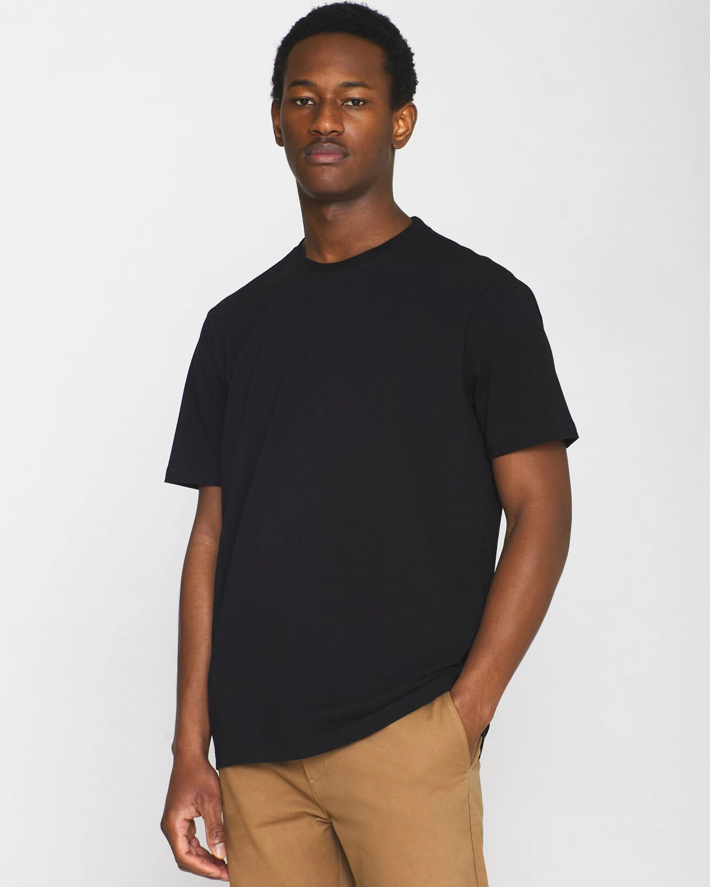 KnowledgeCotton Apparel Herren vegan 3er-Pack T-Shirts In Tiefschwarz – Ansicht 2