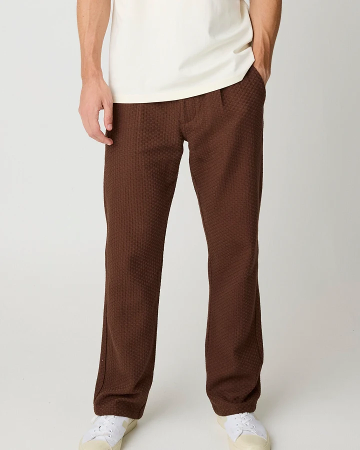 KnowledgeCotton Apparel Herren vegan Hose, Figur Locker Struktur Rasiert Farbe Schokolade