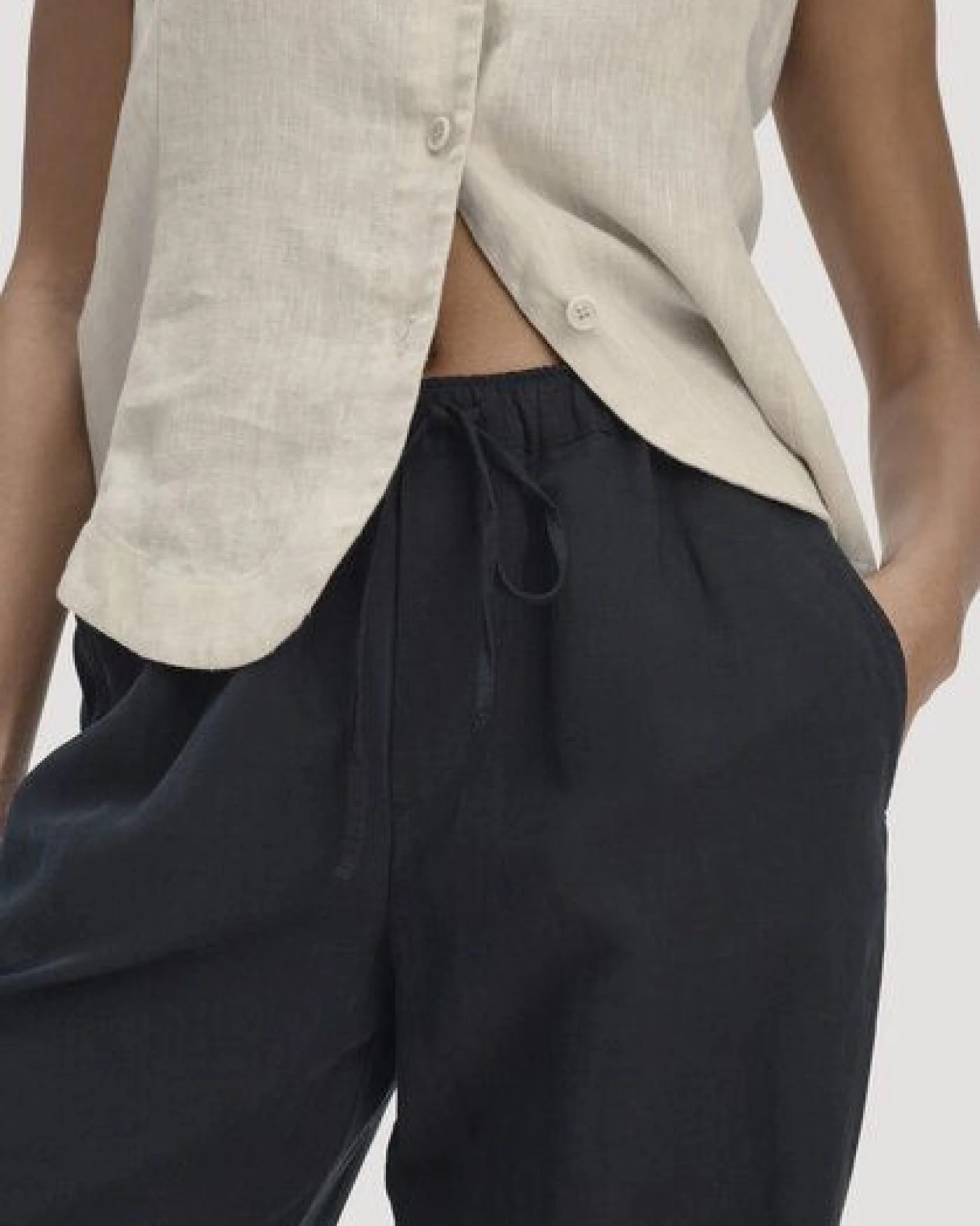 hessnatur Hose Straight Leg Relaxed aus TENCEL Lyocell mit Leinen – Ansicht 2