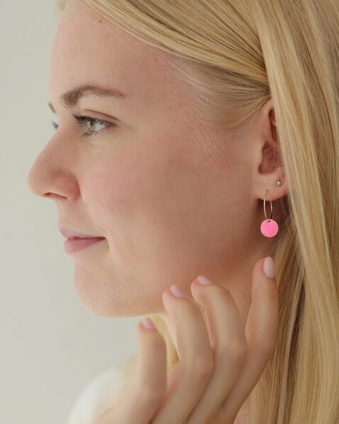 BELLYBIRD Jewellery Ohrringe - emailliertes Plättchen, Anhänger aus Silber mit Emaille – Ansicht 4