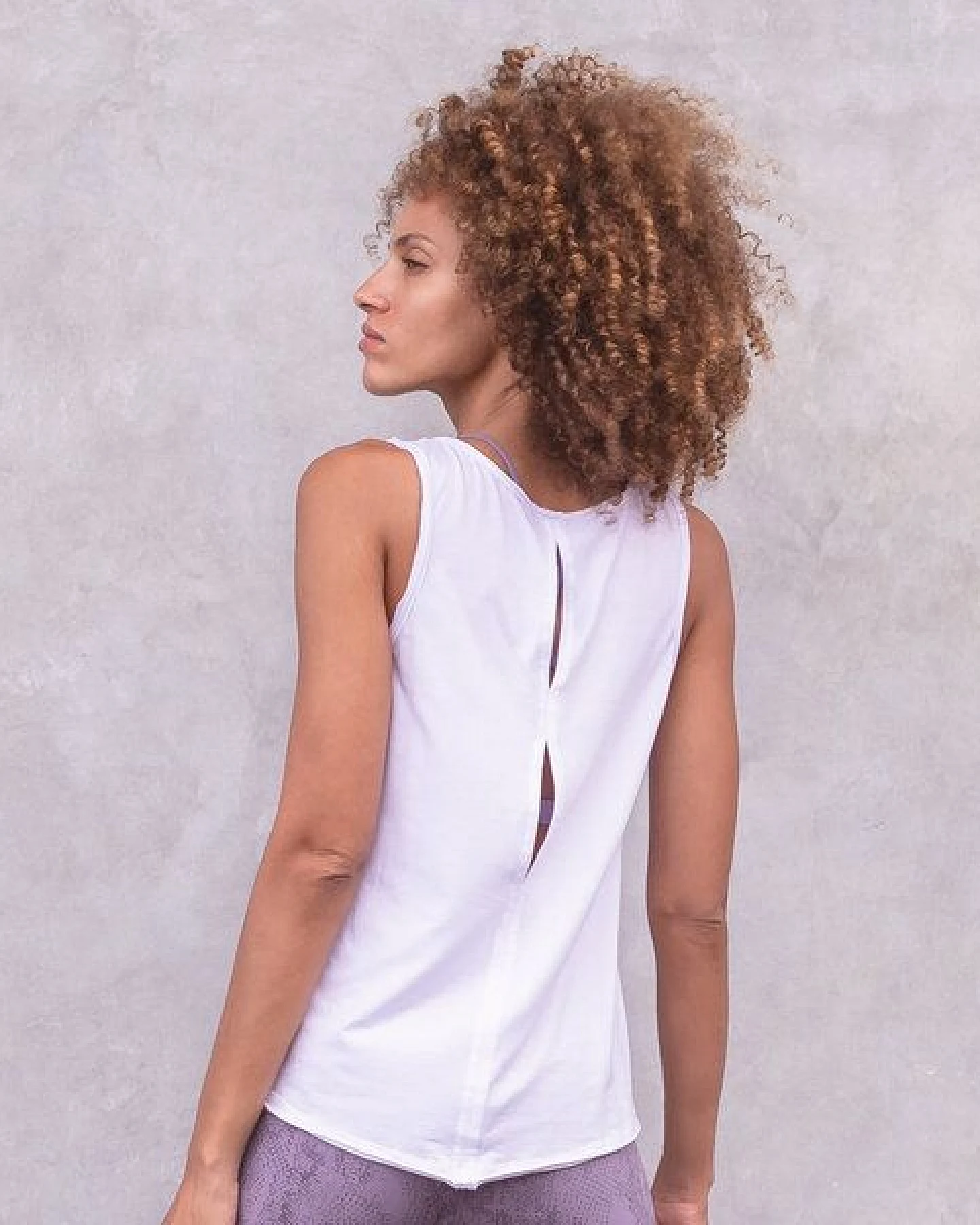 Jaya ALASKA GIVE - Damen - lockeres Top mit offenem Rücken aus Tencel-Baumwoll-Mix – Ansicht 3