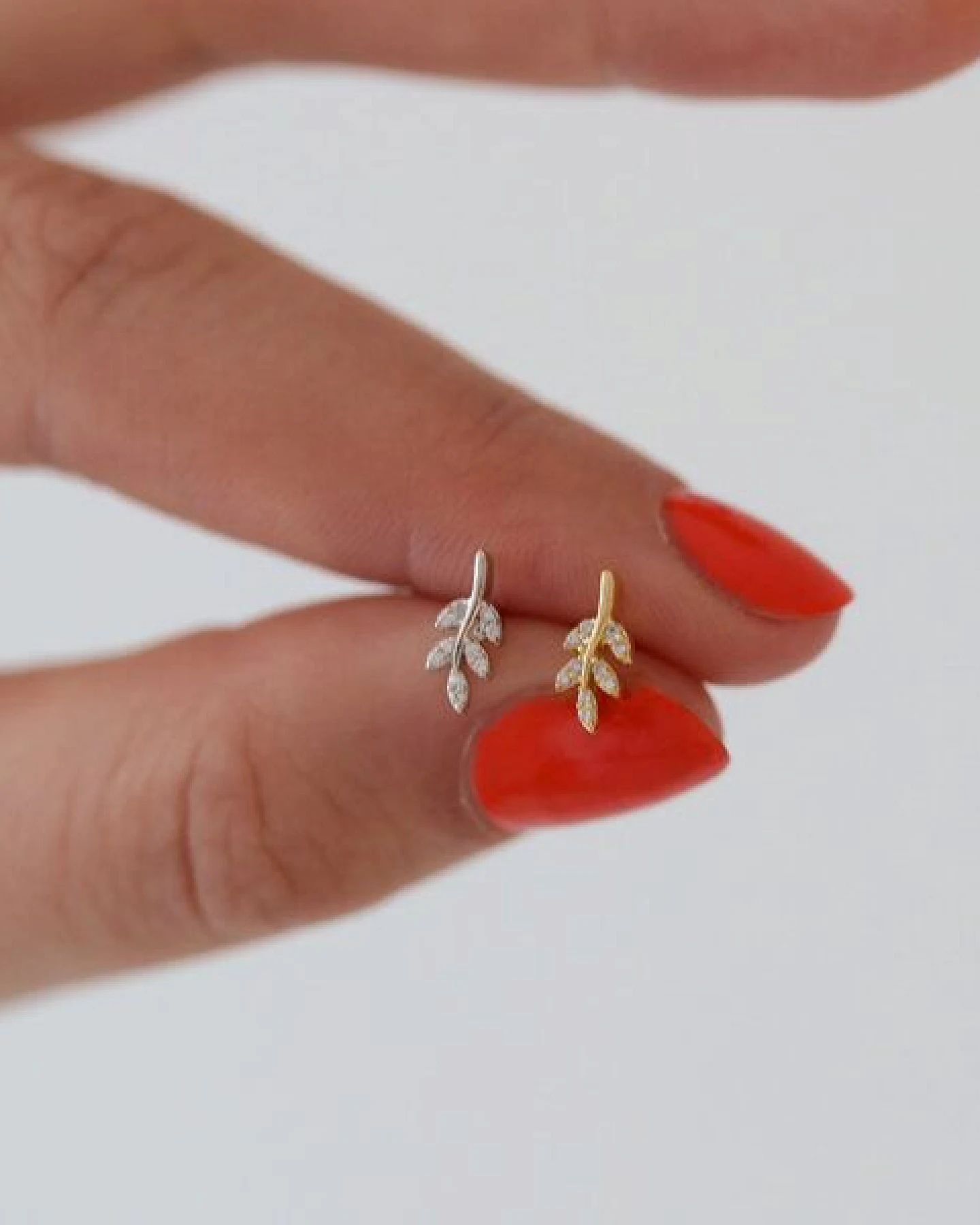 BELLYBIRD Jewellery OHRSTECKER - kleines Blatt, wasserfest, Silber 925/ vergoldet – Ansicht 2