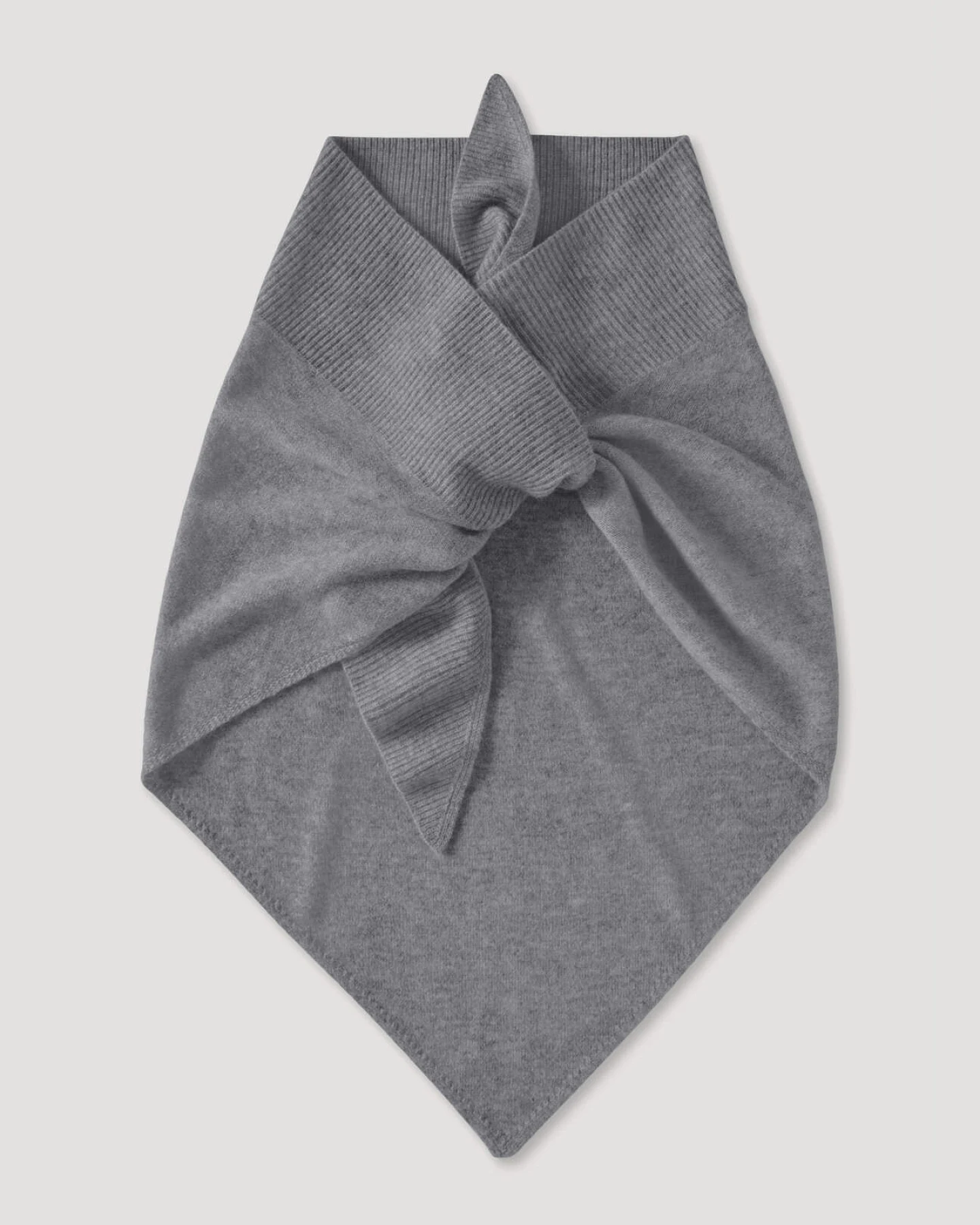 hessnatur Damen Dreieckstuch BETTER RECYCLING aus Cashmere - grau - Größe 57x125 cm – Ansicht 3