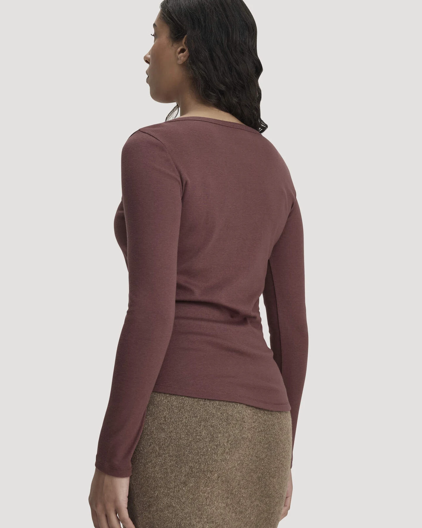 hessnatur Damen Softrib Longsleeve Fitted aus Bio-Baumwolle und TENCEL™ Modal - rot - Größe 42 – Ansicht 3