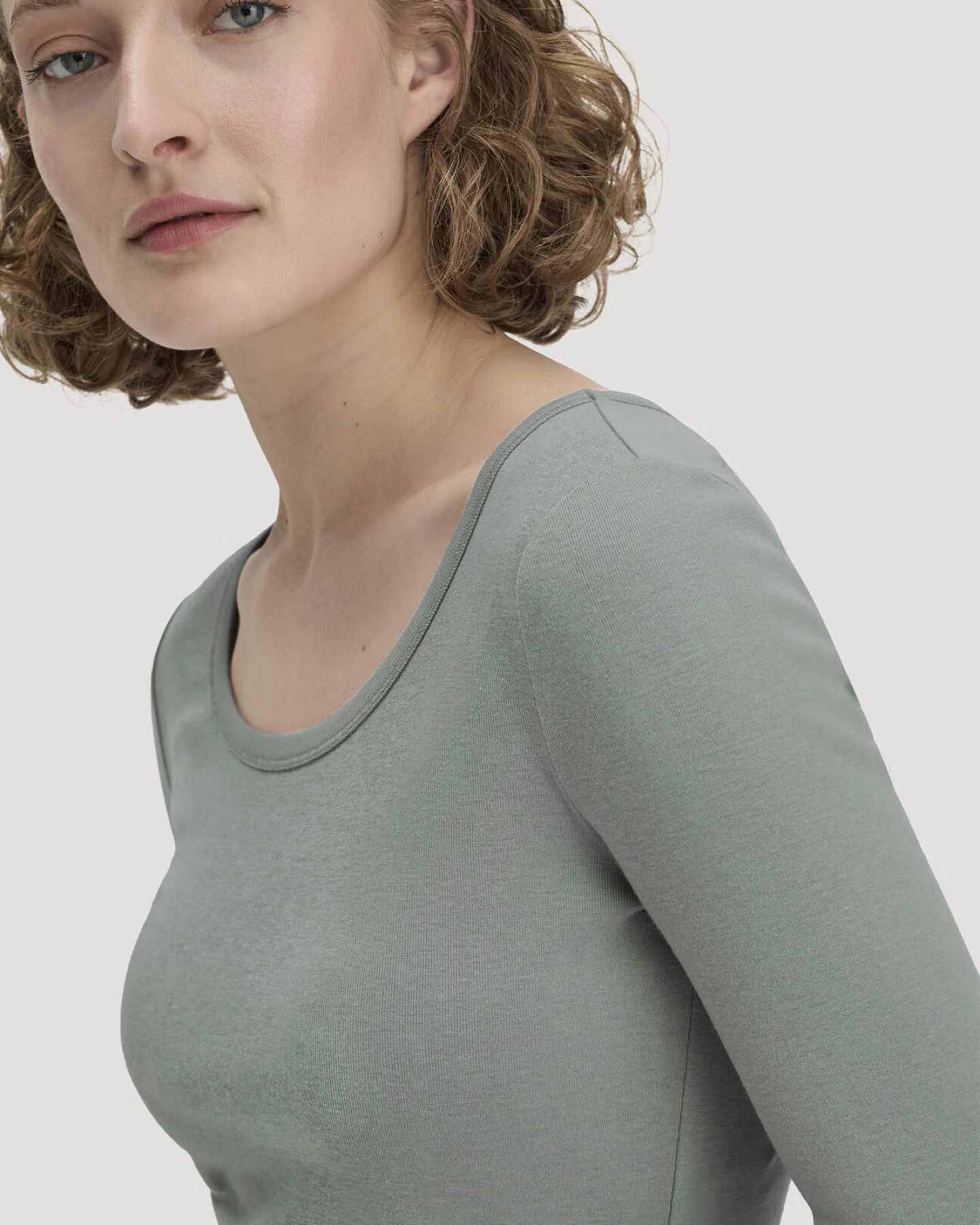 hessnatur Damen Softrib Longsleeve Fitted aus Bio-Baumwolle und TENCEL™ Modal - blau - Größe 46 – Ansicht 4