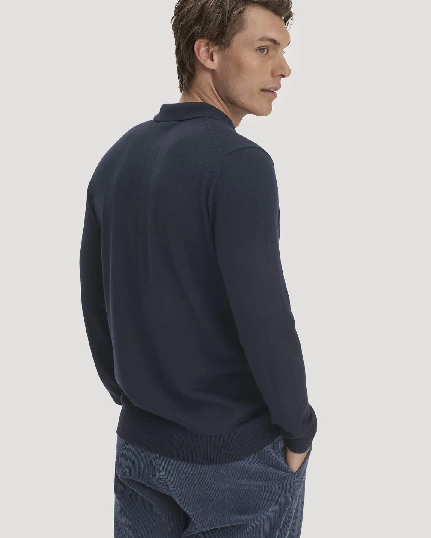 hessnatur Herren Strick Polo Regular aus Bio-Merinowolle - blau - Größe XL – Ansicht 3