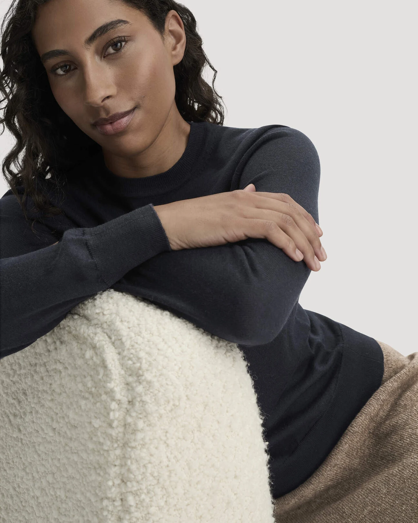 hessnatur Damen Pullover Regular aus Bio-Merinowolle - blau - Größe M – Ansicht 4