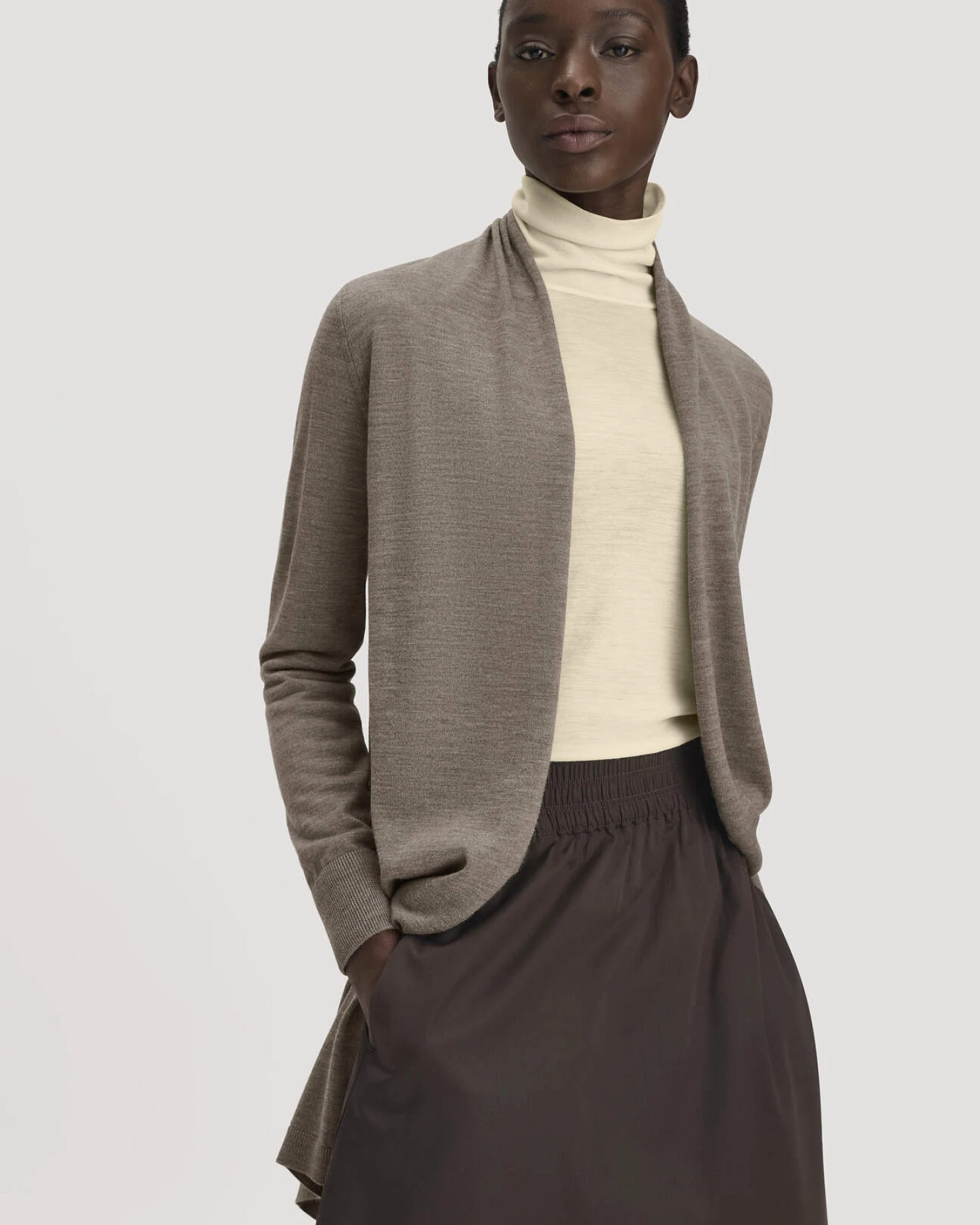hessnatur Damen Strickjacke Regular aus Bio-Merinowolle - lila - Größe M – Ansicht 3