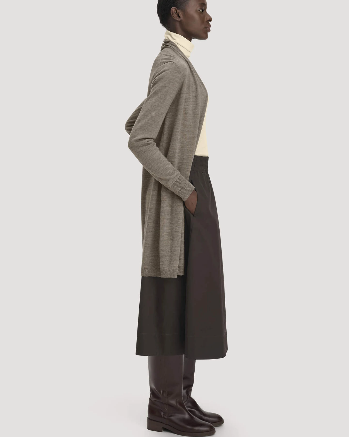 hessnatur Damen Strickjacke Regular aus Bio-Merinowolle - lila - Größe M – Ansicht 4