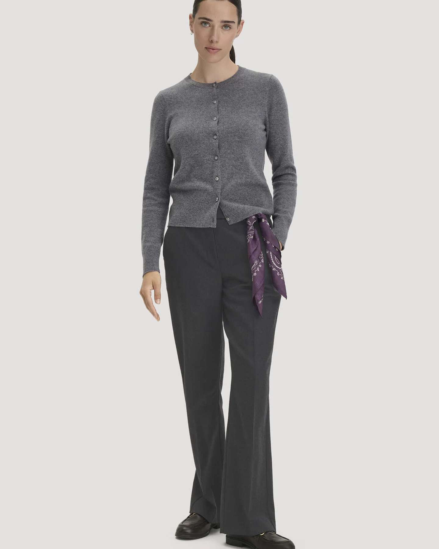 hessnatur Damen Strick Jacke Regular BETTER RECYCLING aus Cashmere - grau - Größe L – Ansicht 2