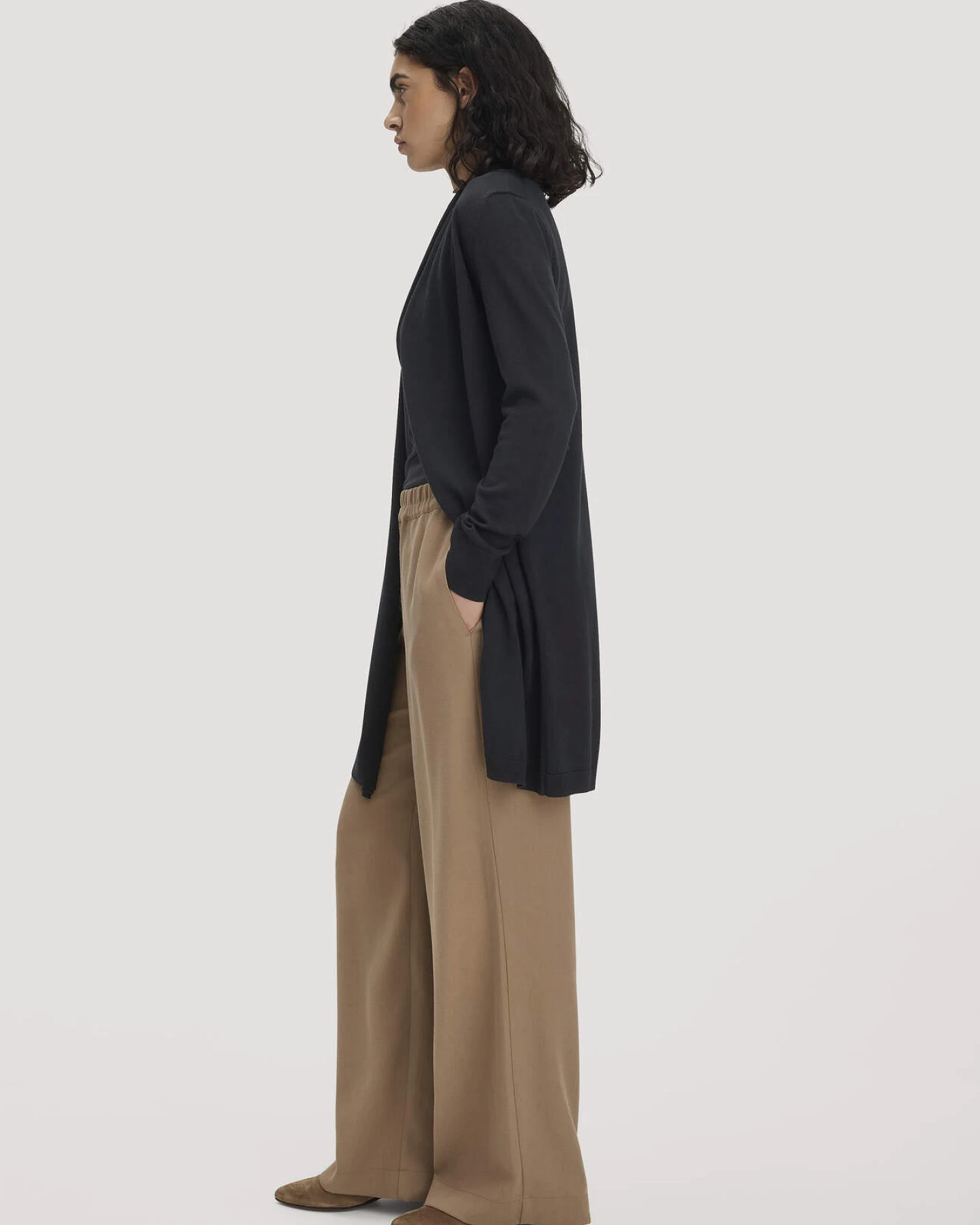 hessnatur Damen Strickjacke Regular aus Bio-Merinowolle - schwarz - Größe XL – Ansicht 3