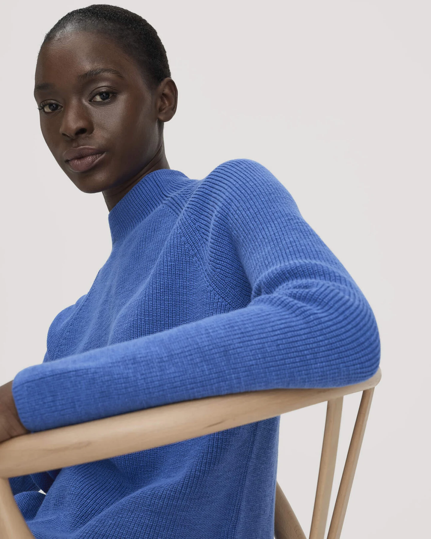 hessnatur Damen Strickpullover Relaxed aus Bio-Baumwolle - blau - Größe M – Ansicht 4