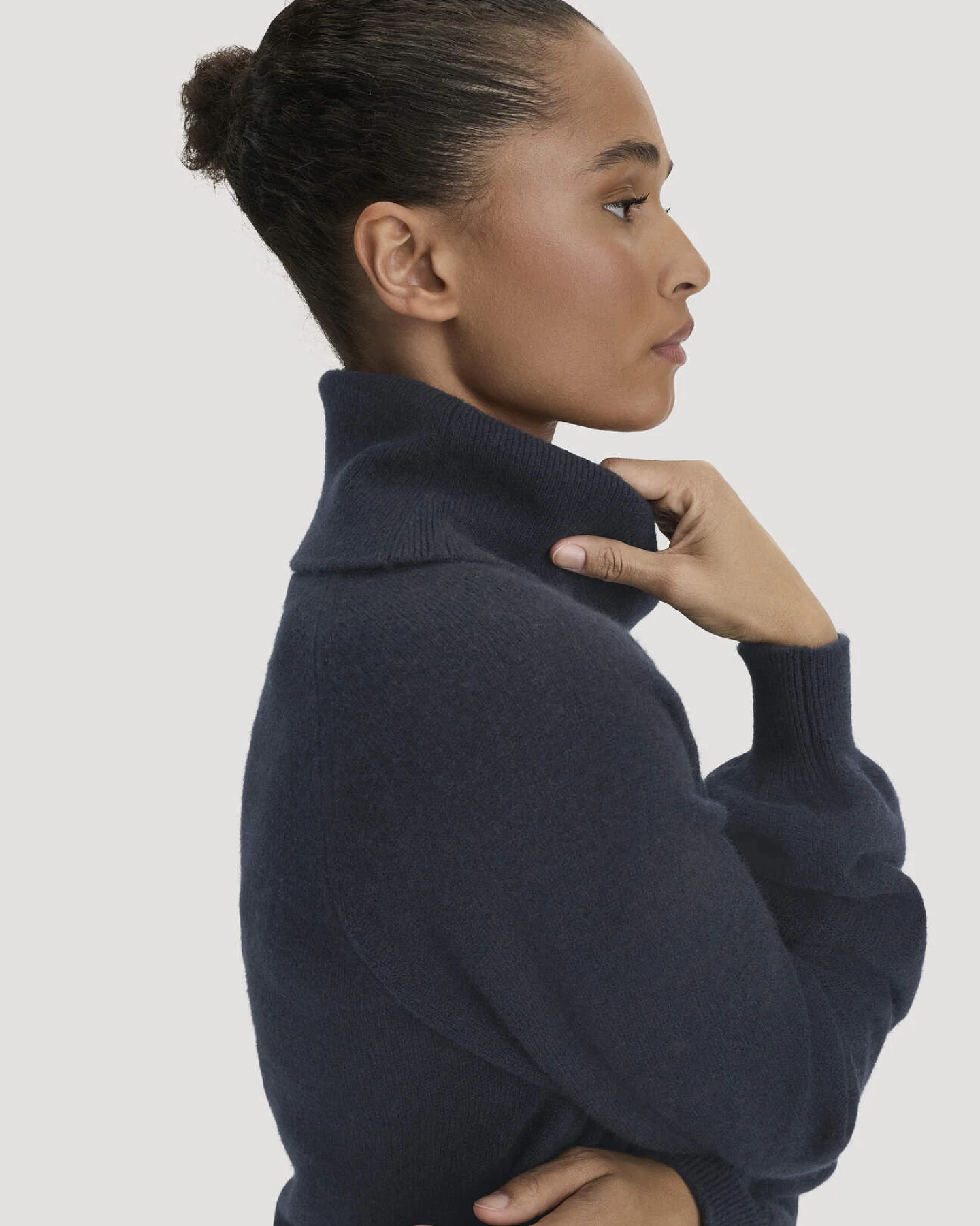 hessnatur Damen Strick-Pullover Relaxed BETTER RECYCLING aus Kaschmir - blau - Größe S – Ansicht 4