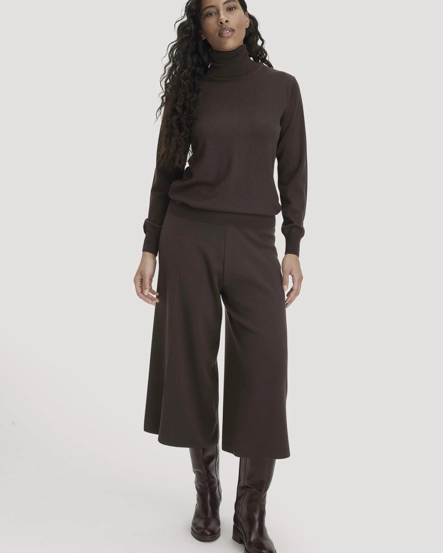 hessnatur Damen Rollkragenpullover Relaxed aus Bio-Merinowolle - braun - Größe M – Ansicht 2