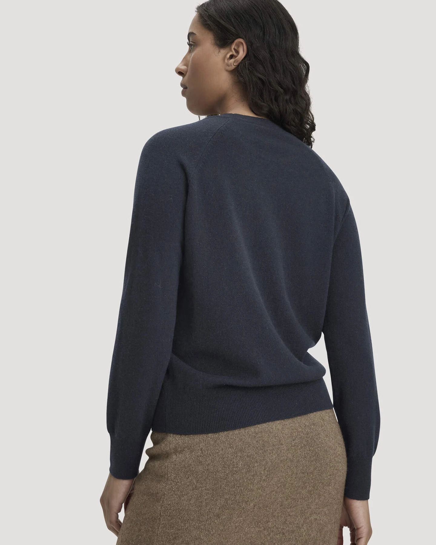 hessnatur Damen Pullover Relaxed BETTER RECYCLING aus Cashmere mit Recycling-Anteil - blau - Größe L – Ansicht 3