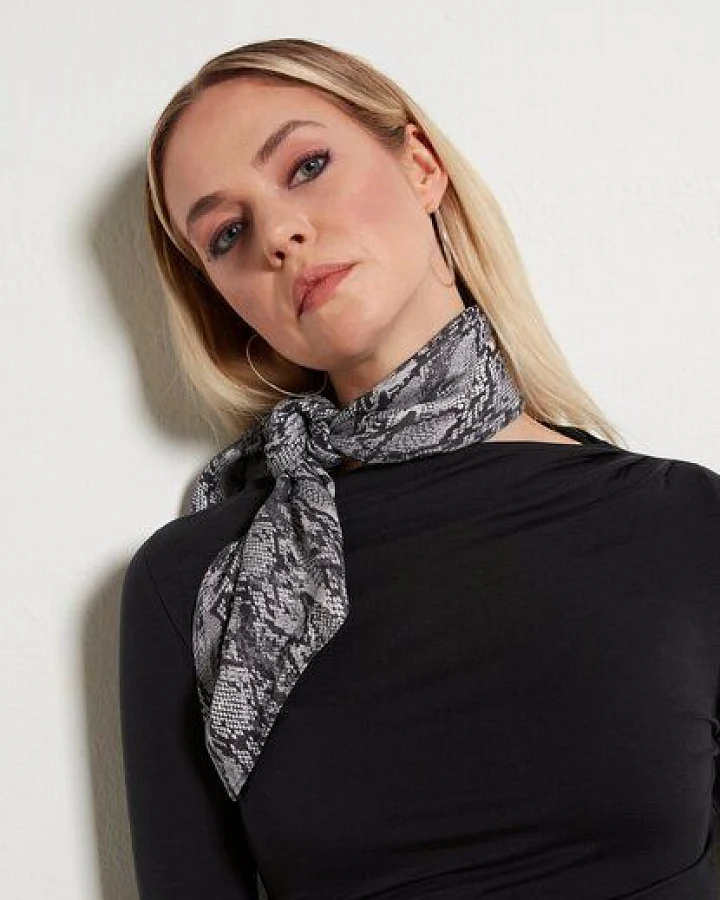 Givn Berlin Schaltuch GBBROOKLYN aus TENCEL mit Peach-Effekt