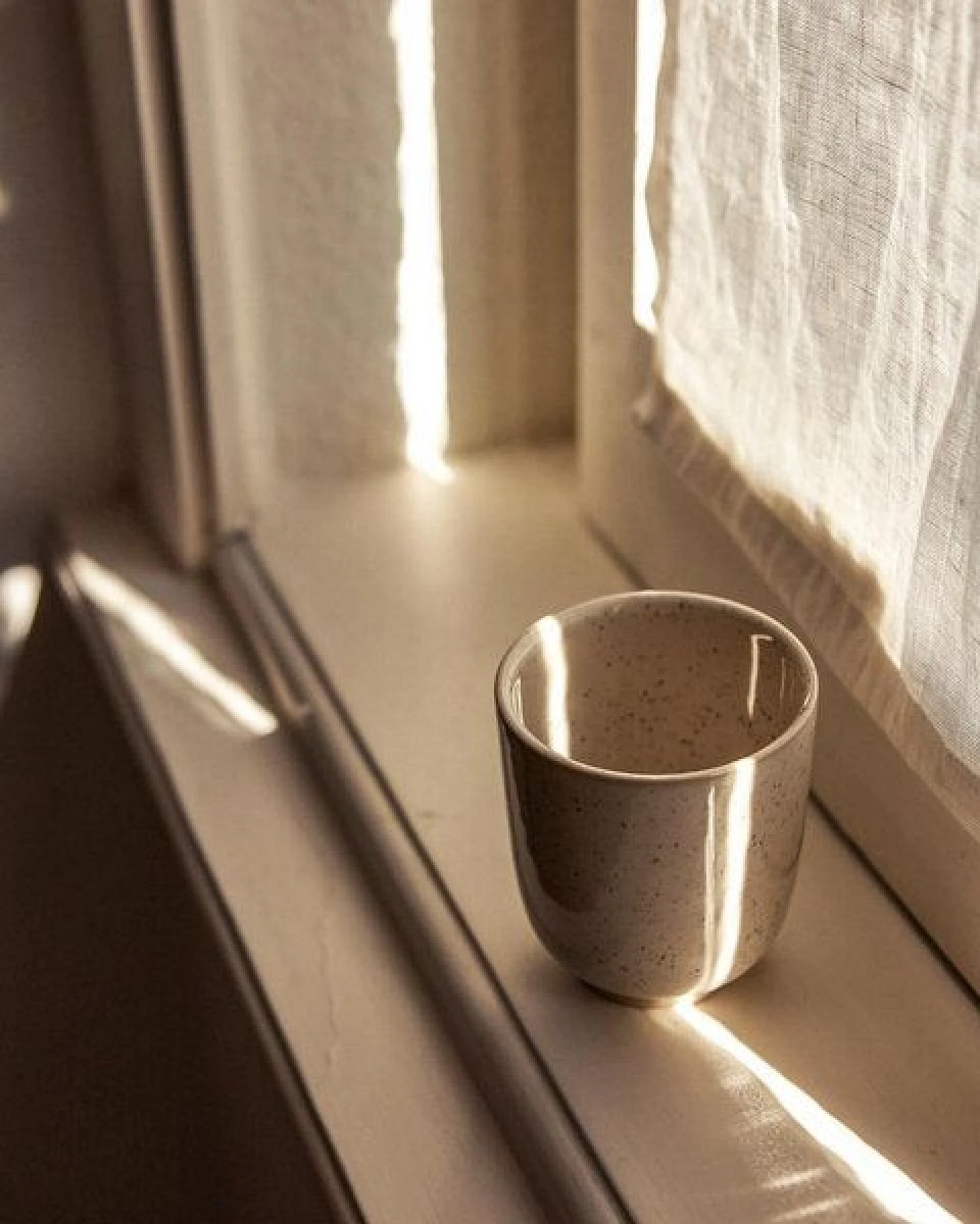 onomao Handgemachter Becher aus Steinzeug – Ansicht 2