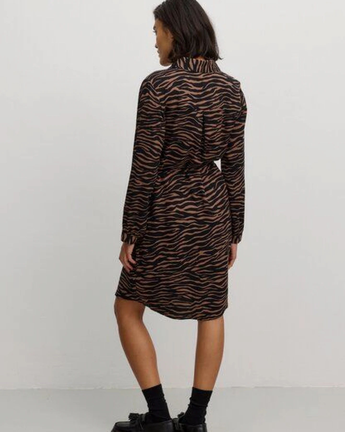Damen Kleid aus LENZING ECOVERO Viskose - MELON ZEBRA - recolution – Ansicht 4