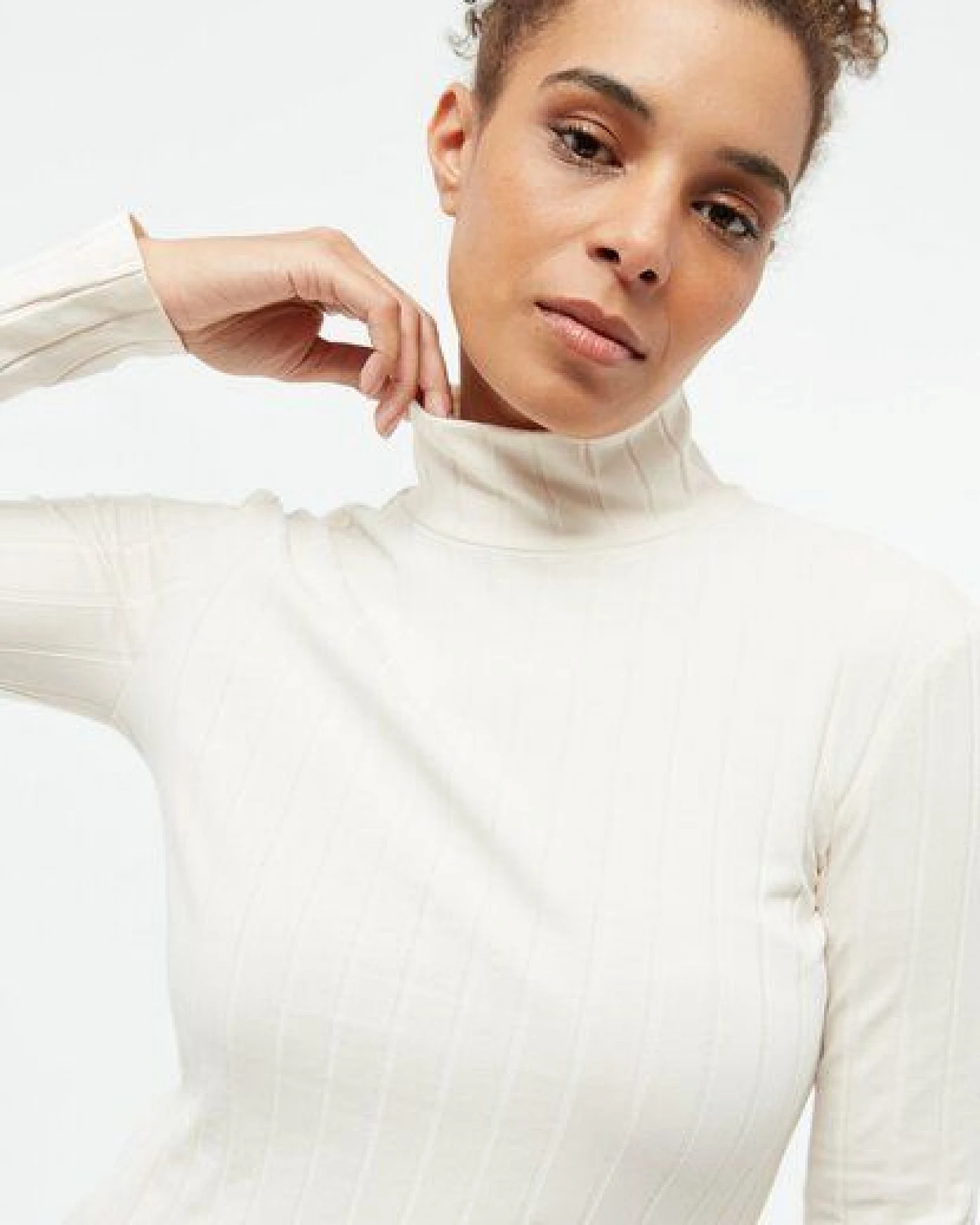 Givn Berlin Geripptes Longsleeve GBVIDA aus Bio-Baumwolle mit Rollkragen – Ansicht 3