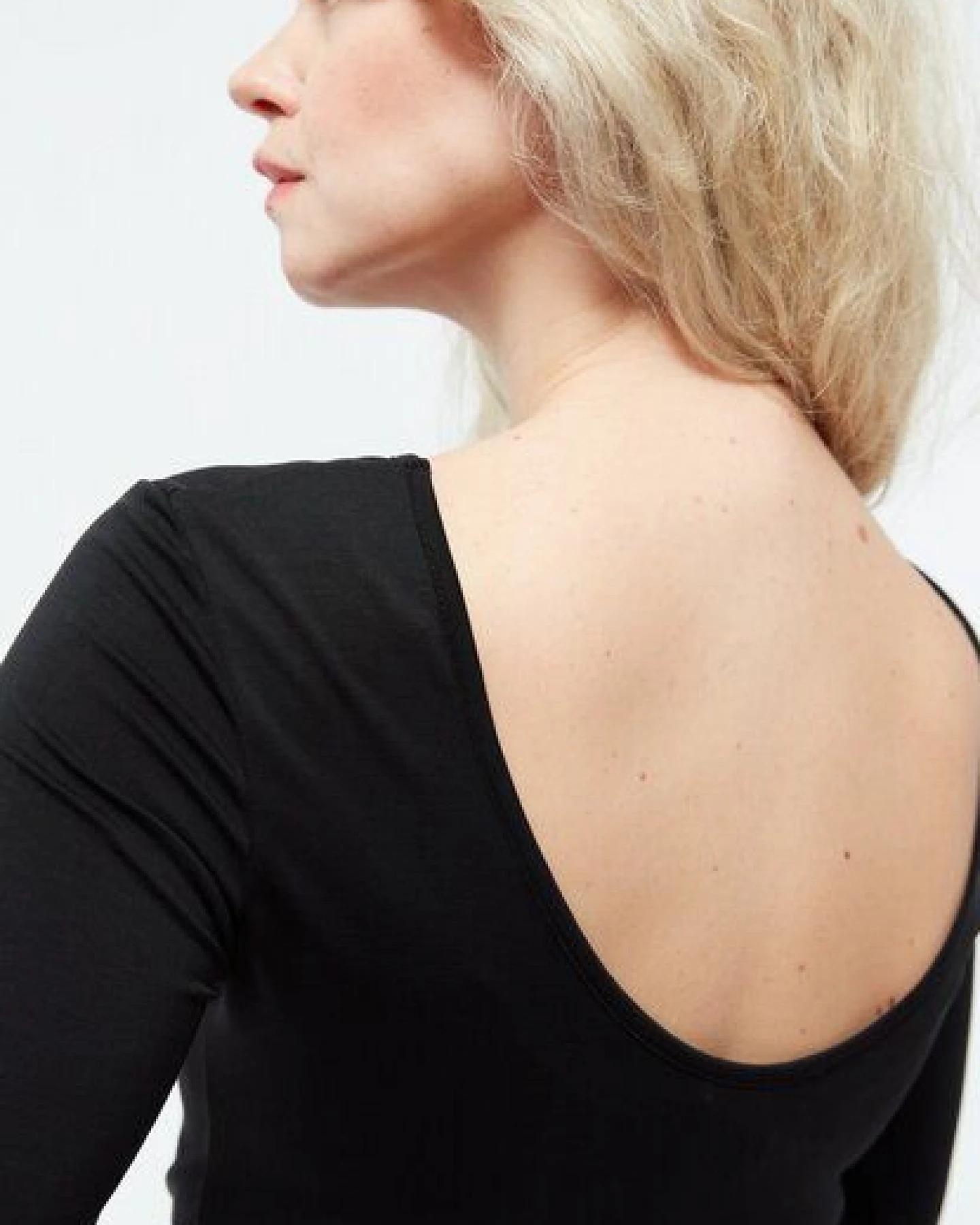 Givn Berlin Longsleeve GBMIMI aus TENCEL mit tiefem Rückenausschnitt – Ansicht 3