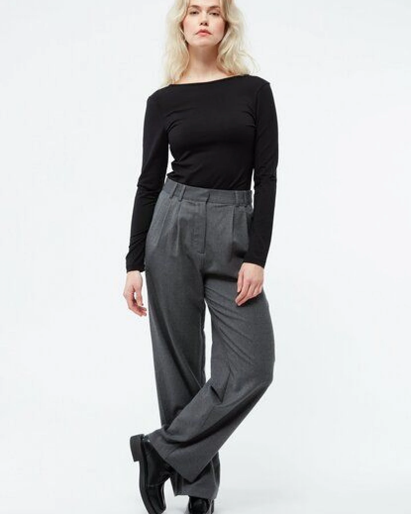 Givn Berlin Longsleeve GBMIMI aus TENCEL mit tiefem Rückenausschnitt – Ansicht 2