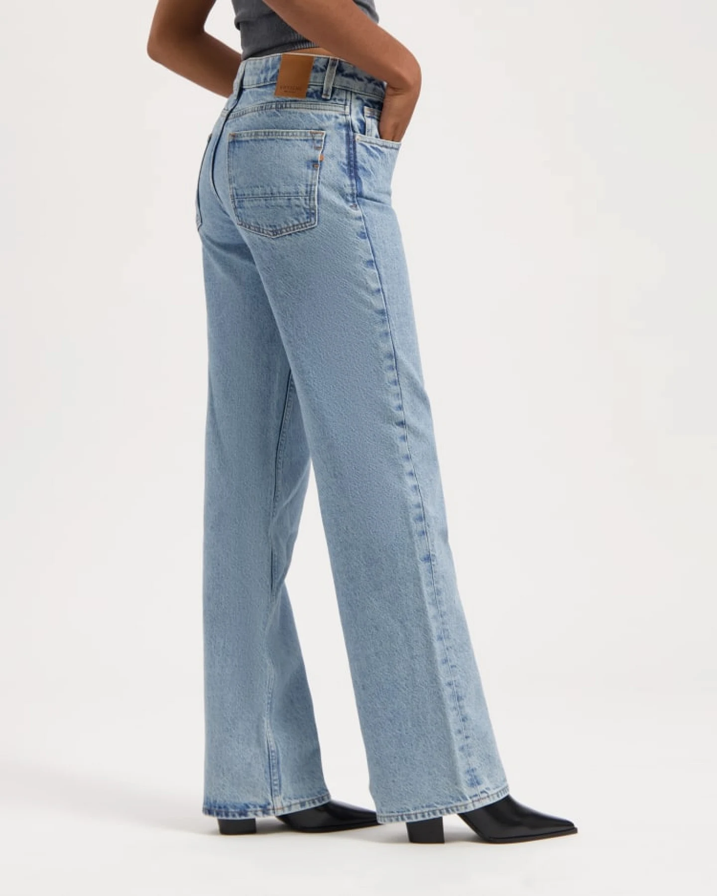 Kuyichi Damen vegan Jeans Lena Loose Heritage Blue – Ansicht 2
