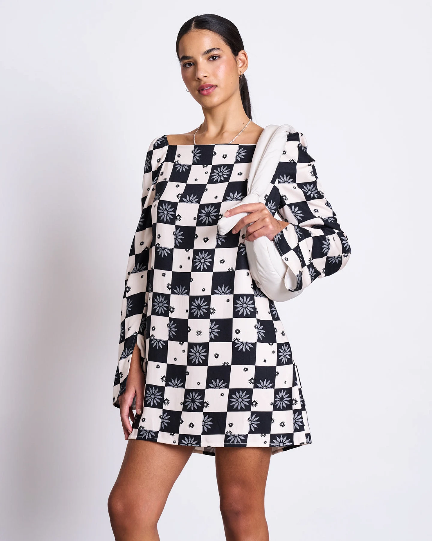 JAN 'N JUNE Damen vegan Minikleid Mit Quadratischem Ausschnitt Glad Floral Square Print – Ansicht 2