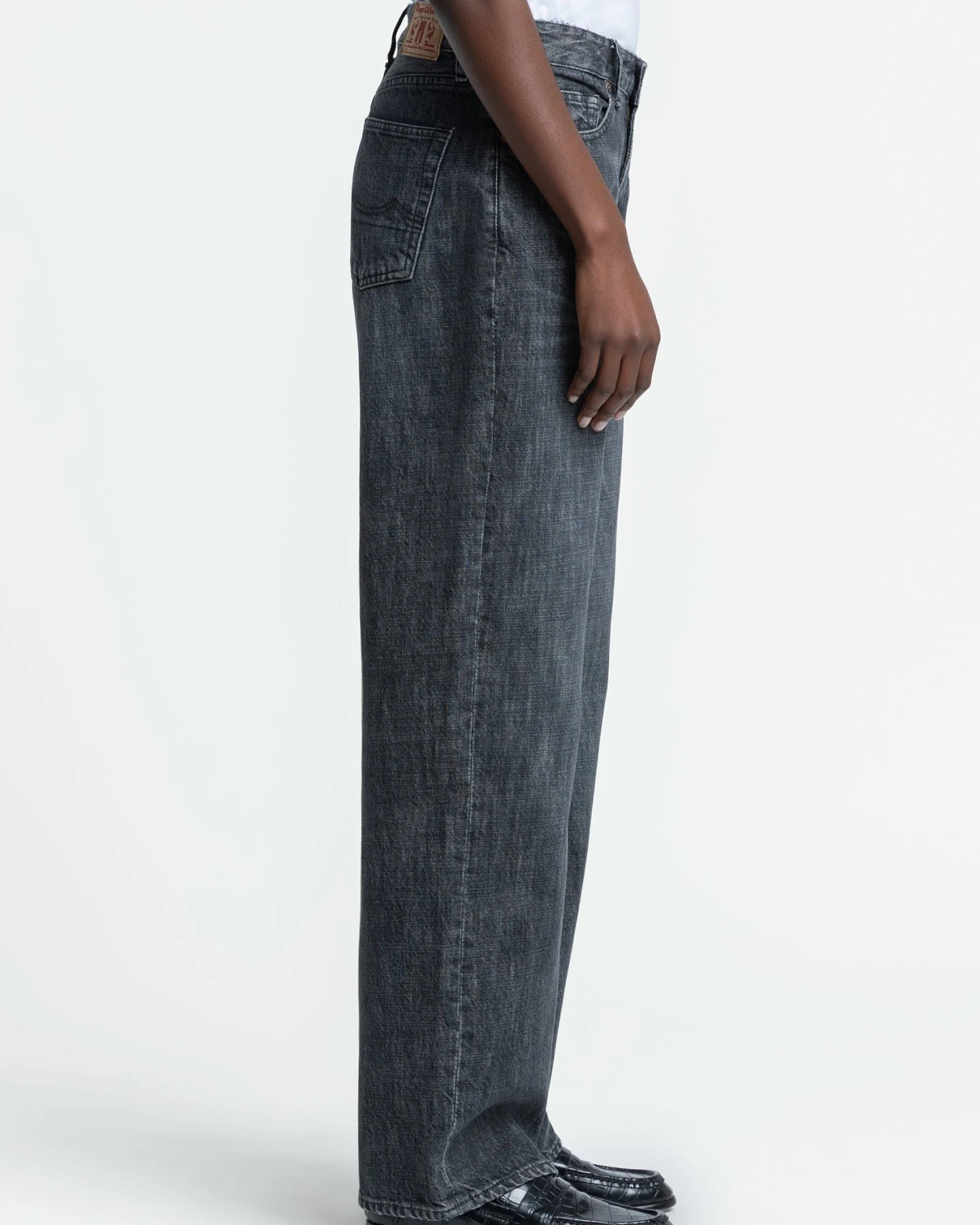 Kings of Indigo Damen vegan Jeans Joan Washed Ceky Black – Ansicht 2
