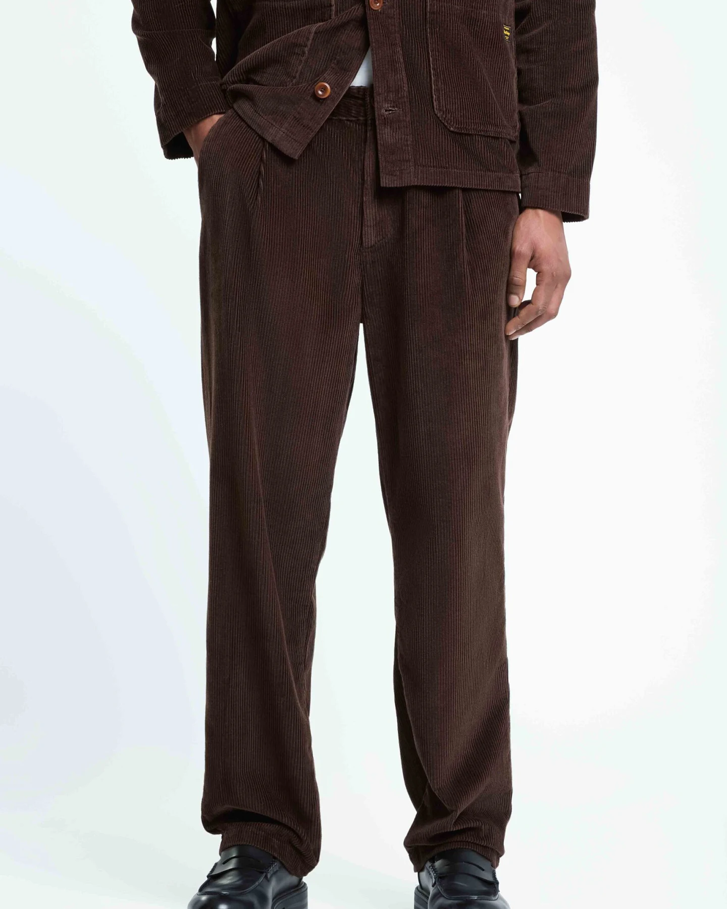 Kings of Indigo Herren vegan Hose Tekle Cord Coffee Bean – Ansicht 2
