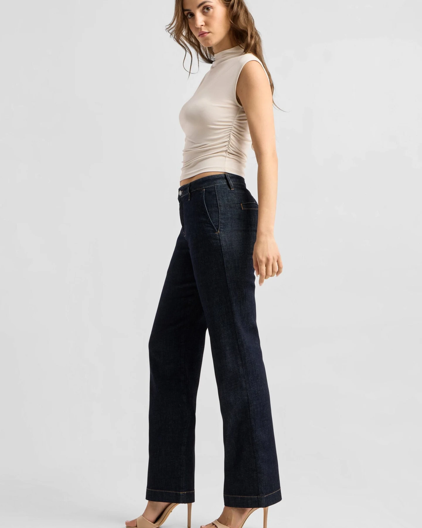 Dawn Damen vegan Jeans Cosma Flared Chino Raw Blue – Ansicht 2