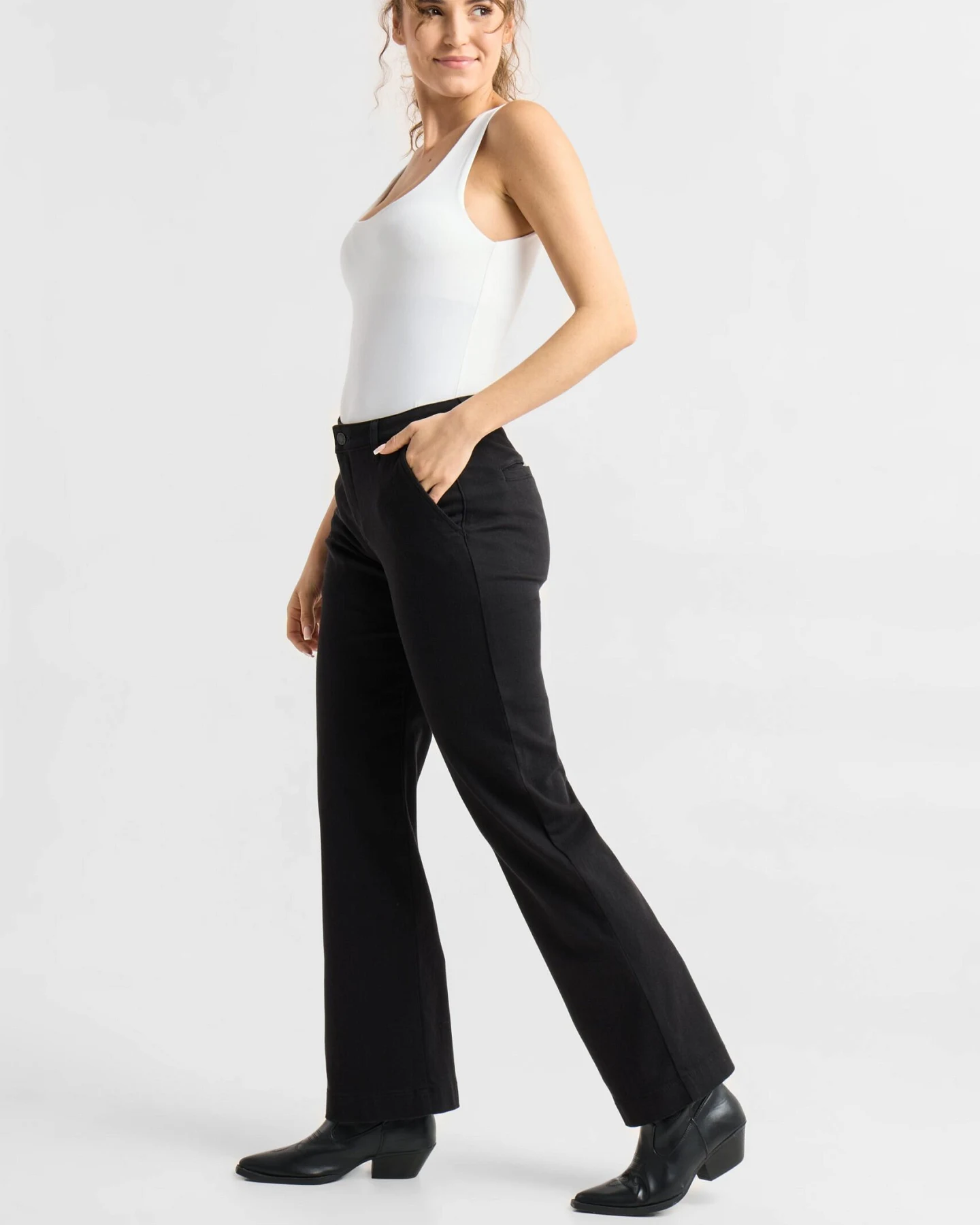 Dawn Damen vegan Jeans Cosma Flared Chino Stay Black – Ansicht 2