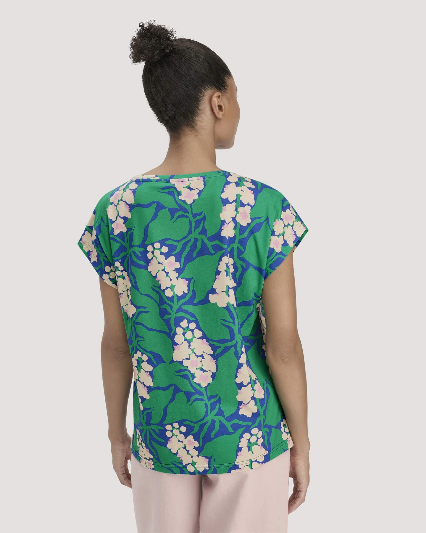 hessnatur Damen Print T-Shirt Oversize LIV LEE aus Bio-Baumwolle - grün - Größe M – Ansicht 3