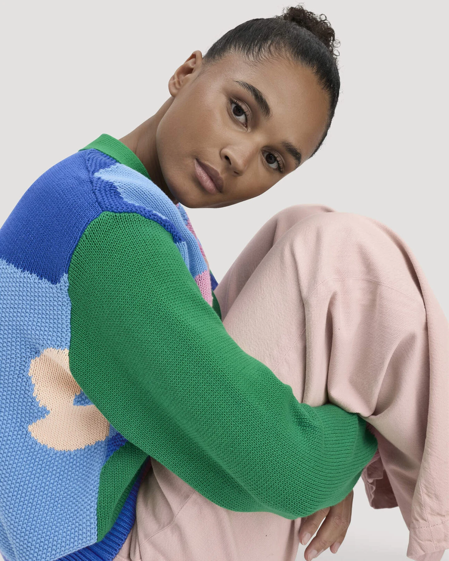 hessnatur Damen Strick Jacke Relaxed LIV LEE aus Bio-Baumwolle - grün - Größe S – Ansicht 4