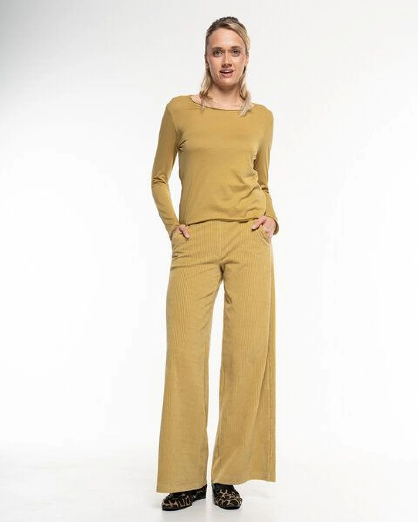 Alma & Lovis Stylische Marlene aus softem Nicki-Cord – Ansicht 3