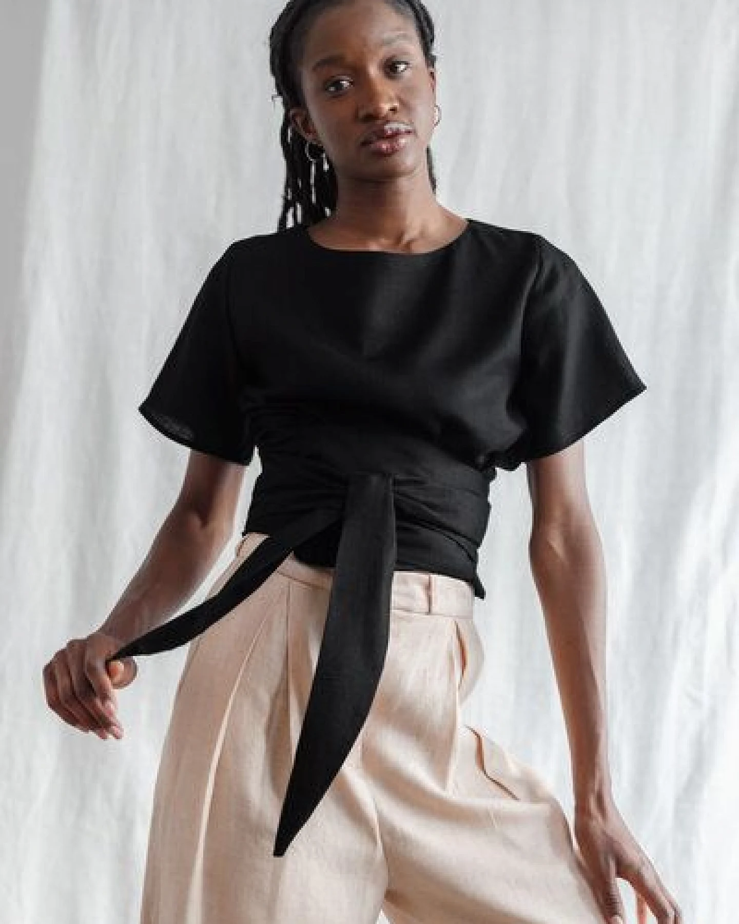 Jyoti - Fair Works Bio-Baumwoll Wickelshirt Amaranth Schwarz – Ansicht 3